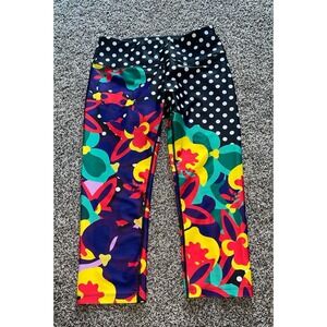 The Triflare Tribe Athletic Yoga Capri‎ Leggings Colorful/polka dot size medium